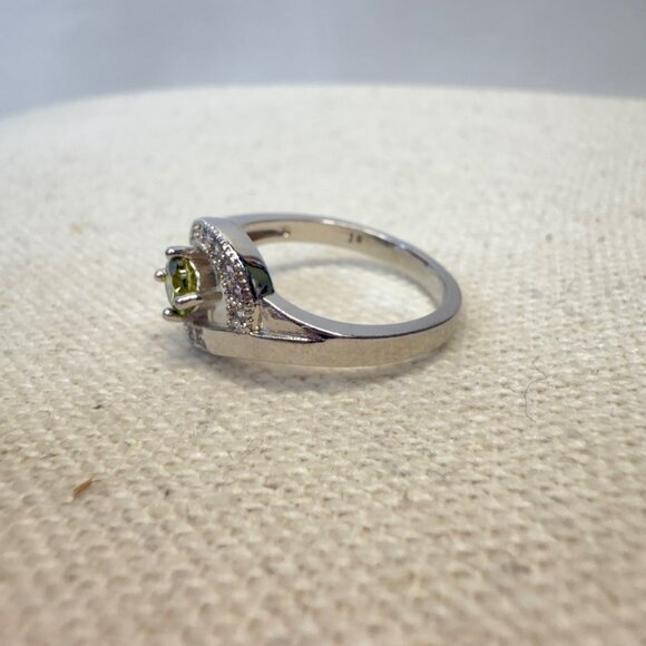 Peridot August Birthstone Ring Green‎ Silver-Tone Size 5.75 - Picture 8 of 8